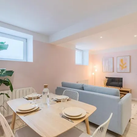 Апартаменты Renovated In Semi-basement & Hypercentre *