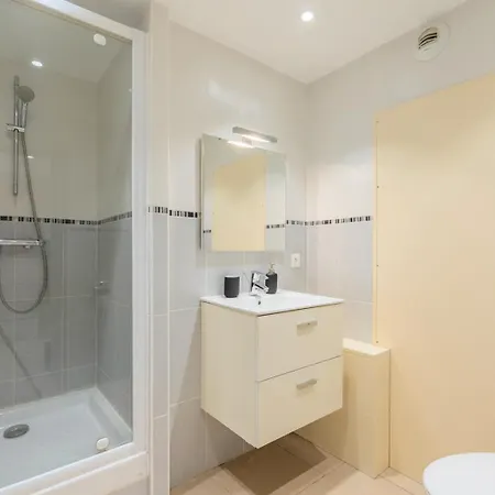 Апартаменты Renovated In Semi-basement & Hypercentre *