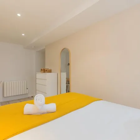 Апартаменты Renovated In Semi-basement & Hypercentre